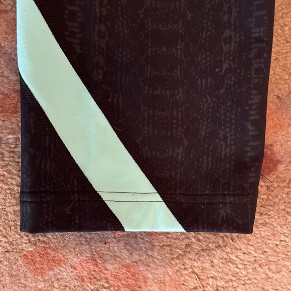 Under Amour compression crop legging - Picture 4 of 6